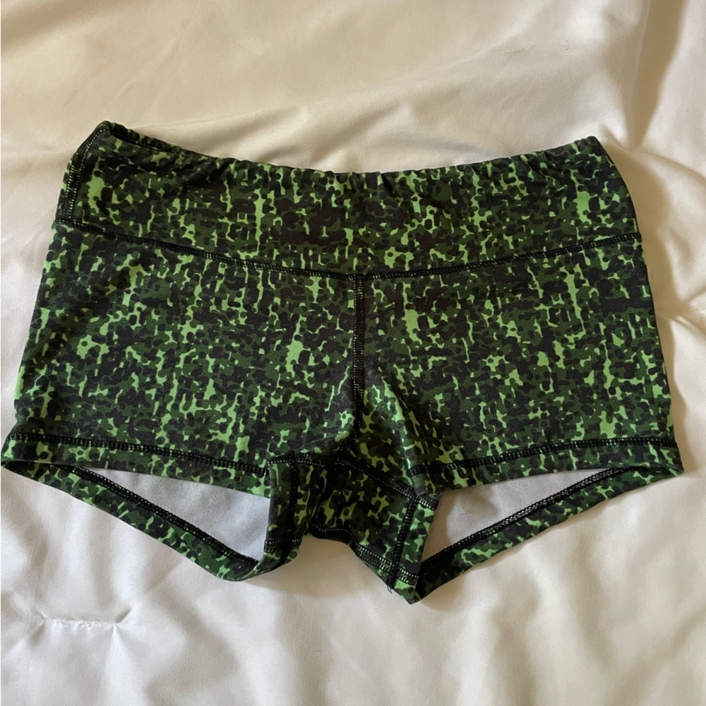 Fleo gym shorts size small